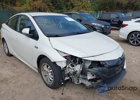 2020 Toyota Prius Prime Limited z USA, uszkodzony, nr VIN JTDKARFP5L3152132